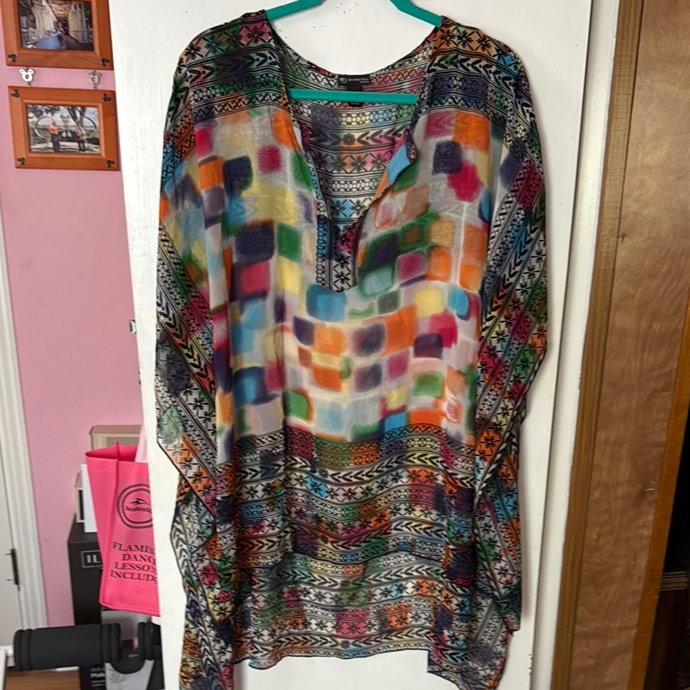 New Directions Colorful Geometric Top